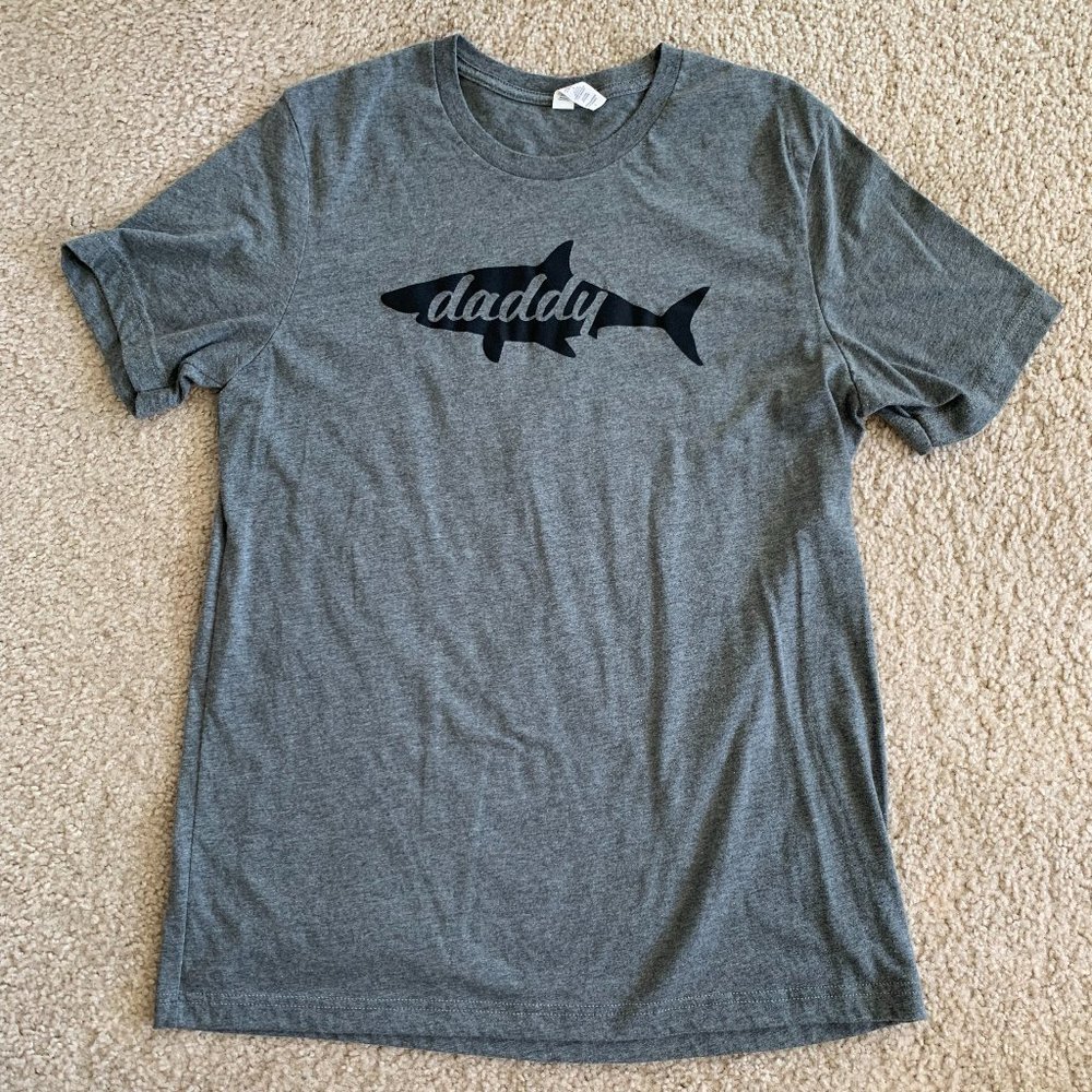 Daddy Shark Grey T Shirt Size Large